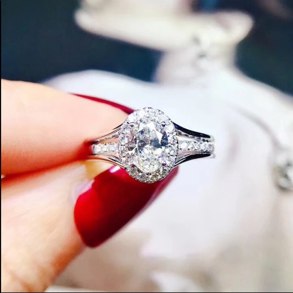 New 925 Silver Beautiful Oval Diamond Ring 💍 - Picture 3 of 5